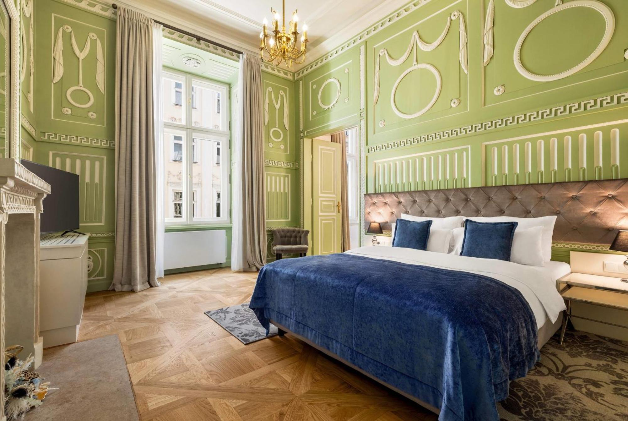 Historical Deluxe Suite,1765435141:JPEG